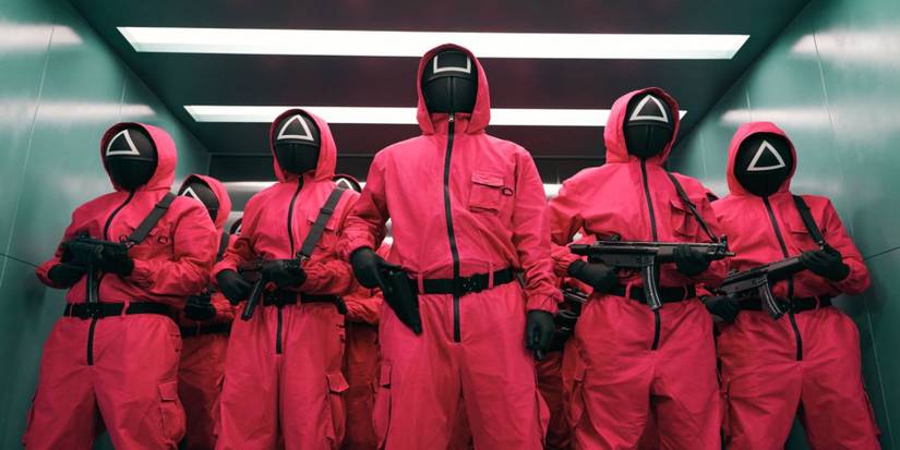 Soldiers lined up in Squid Game