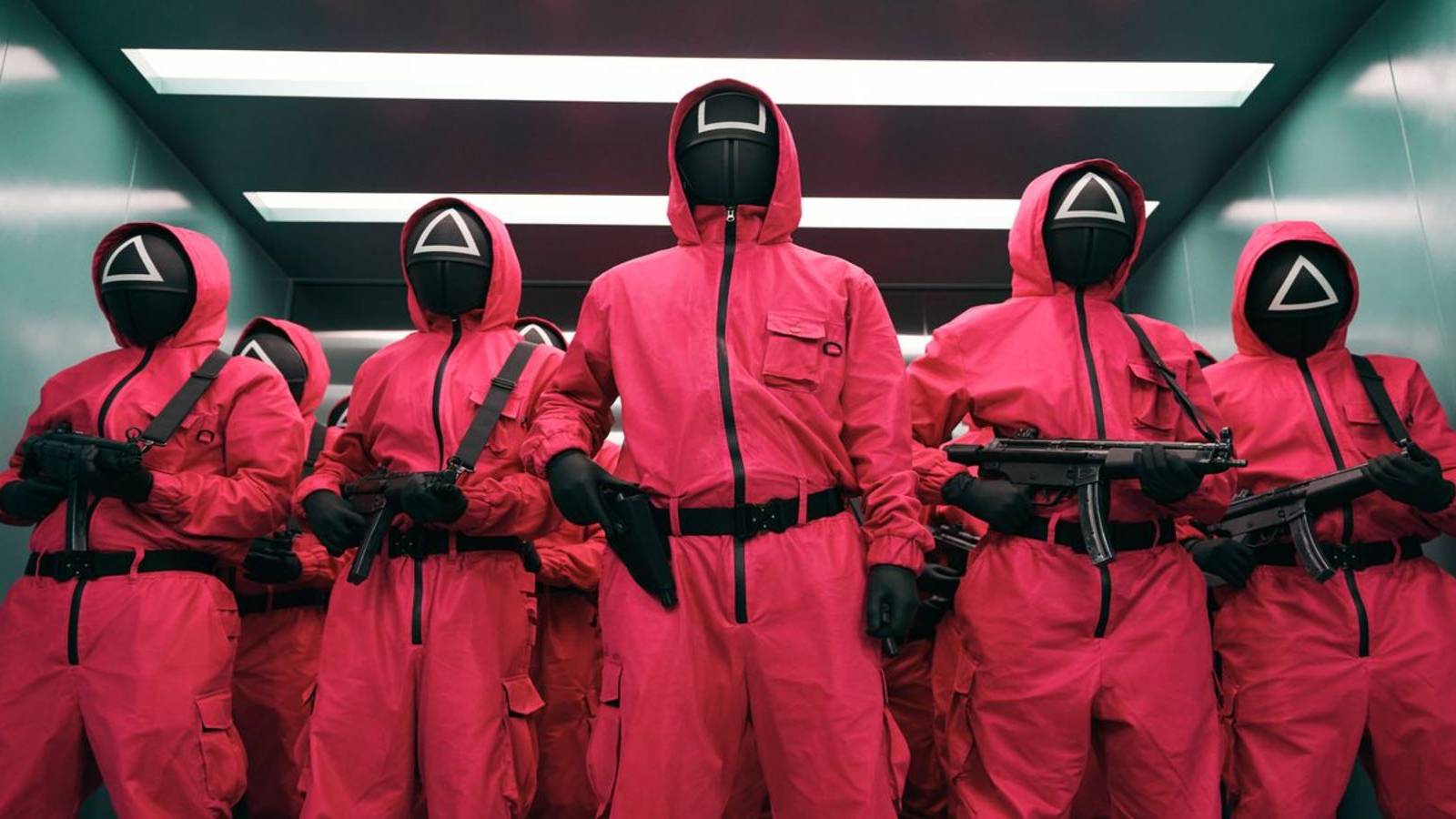 Soldiers lined up in Squid Game