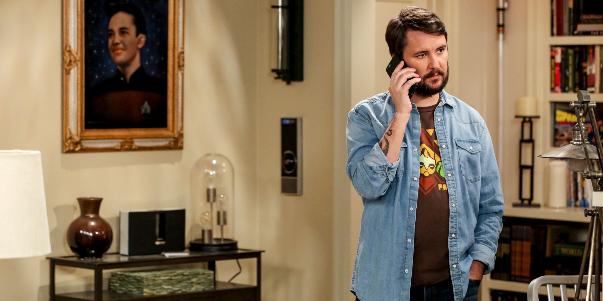 Wil Wheaton talks on the phone in The Big Bang Theory