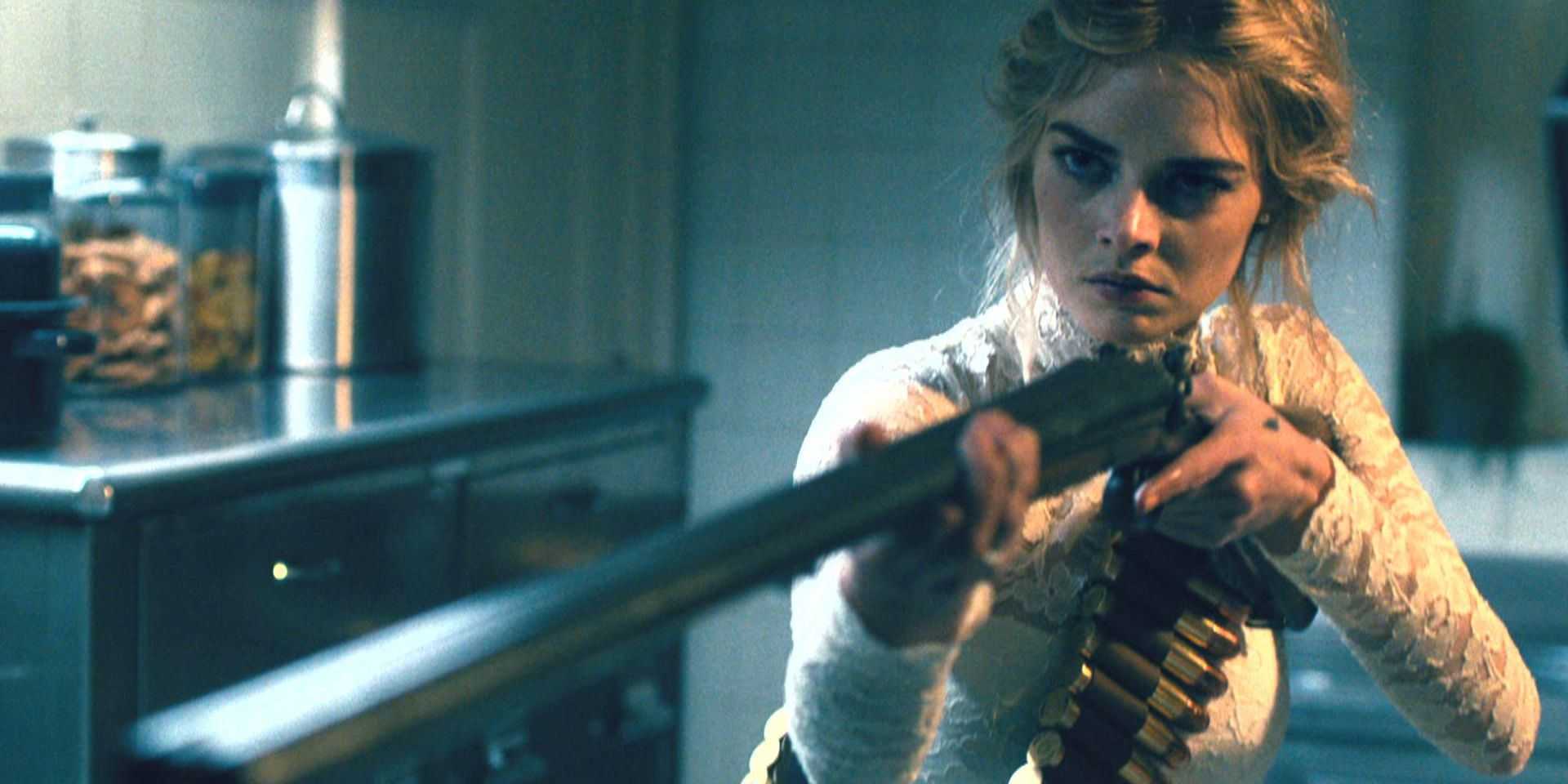 7 Film Horor yang Tayang di Netflix Bulan Ini dan Layak Ditonton 24 Grace holding a gun in Ready or Not