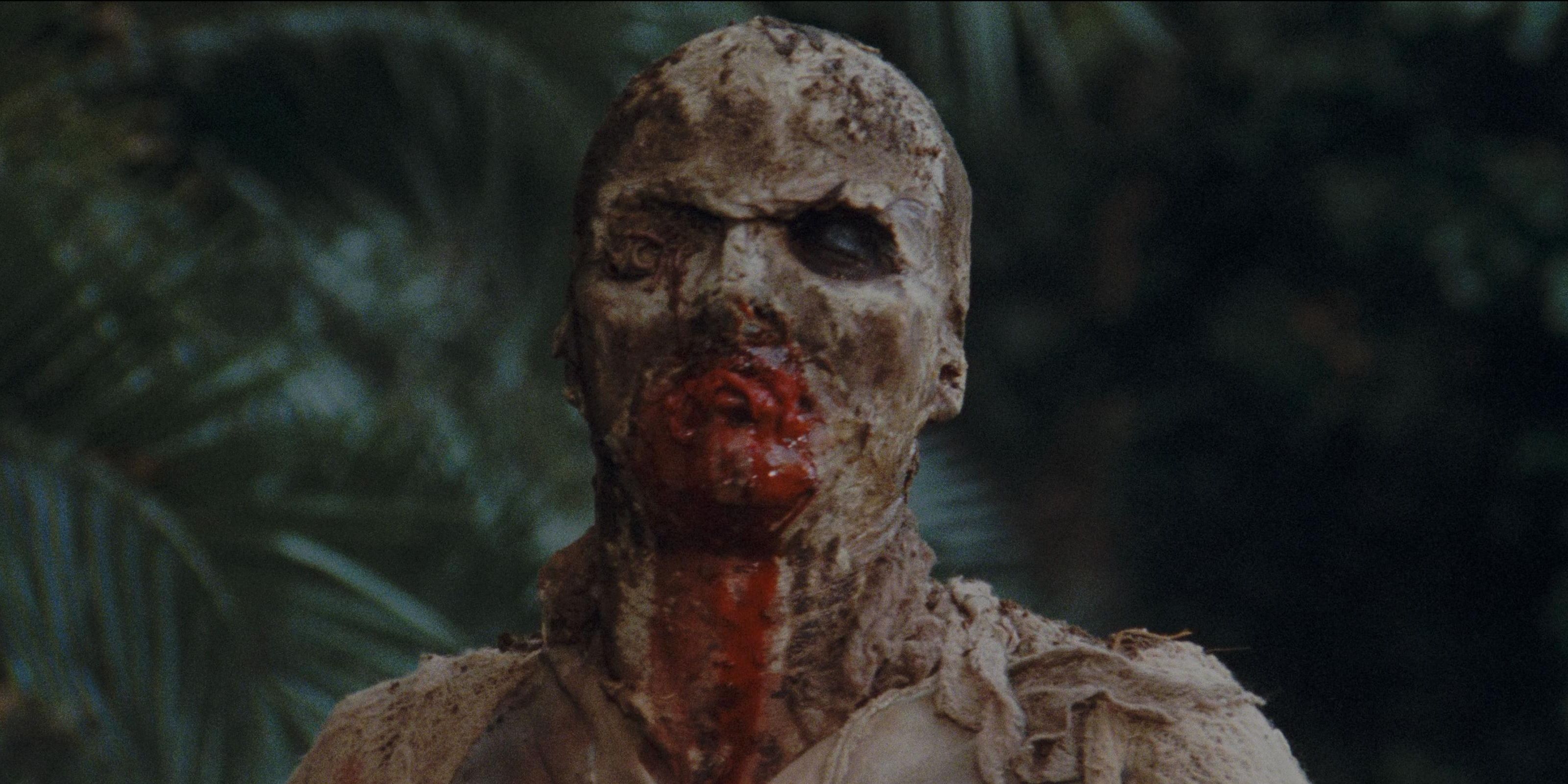 A blood-soaked zombie in Zombie Flesh Eaters