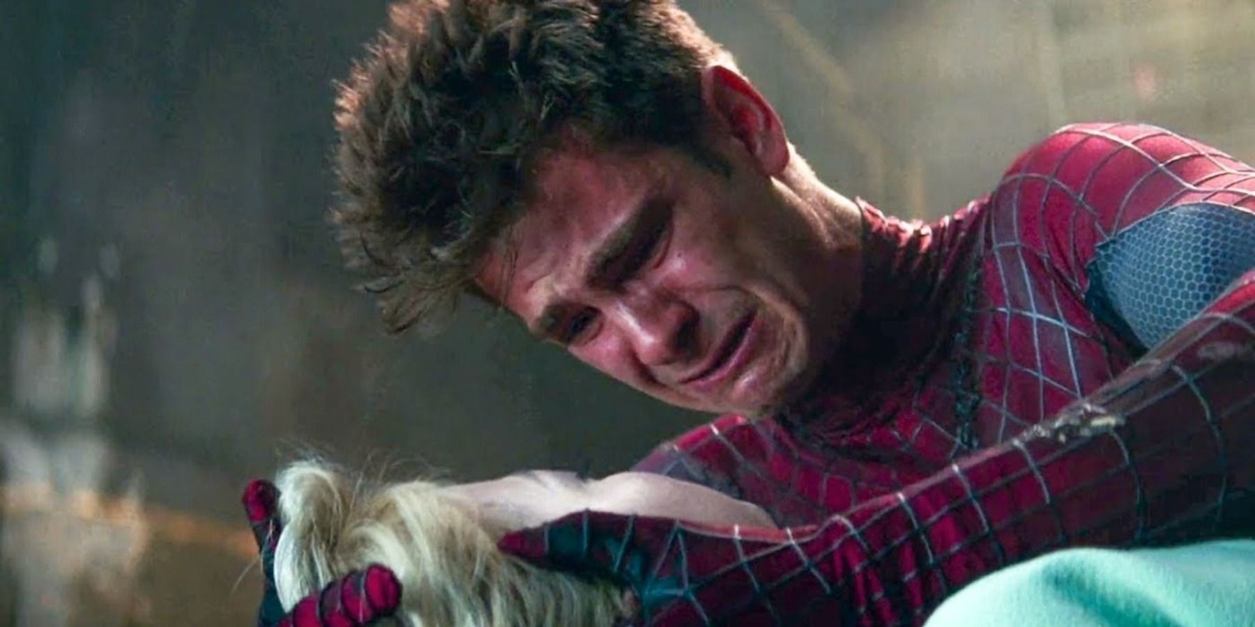 Andrew Garfield llorando de desamor El Sorprendente Hombre Araña 2