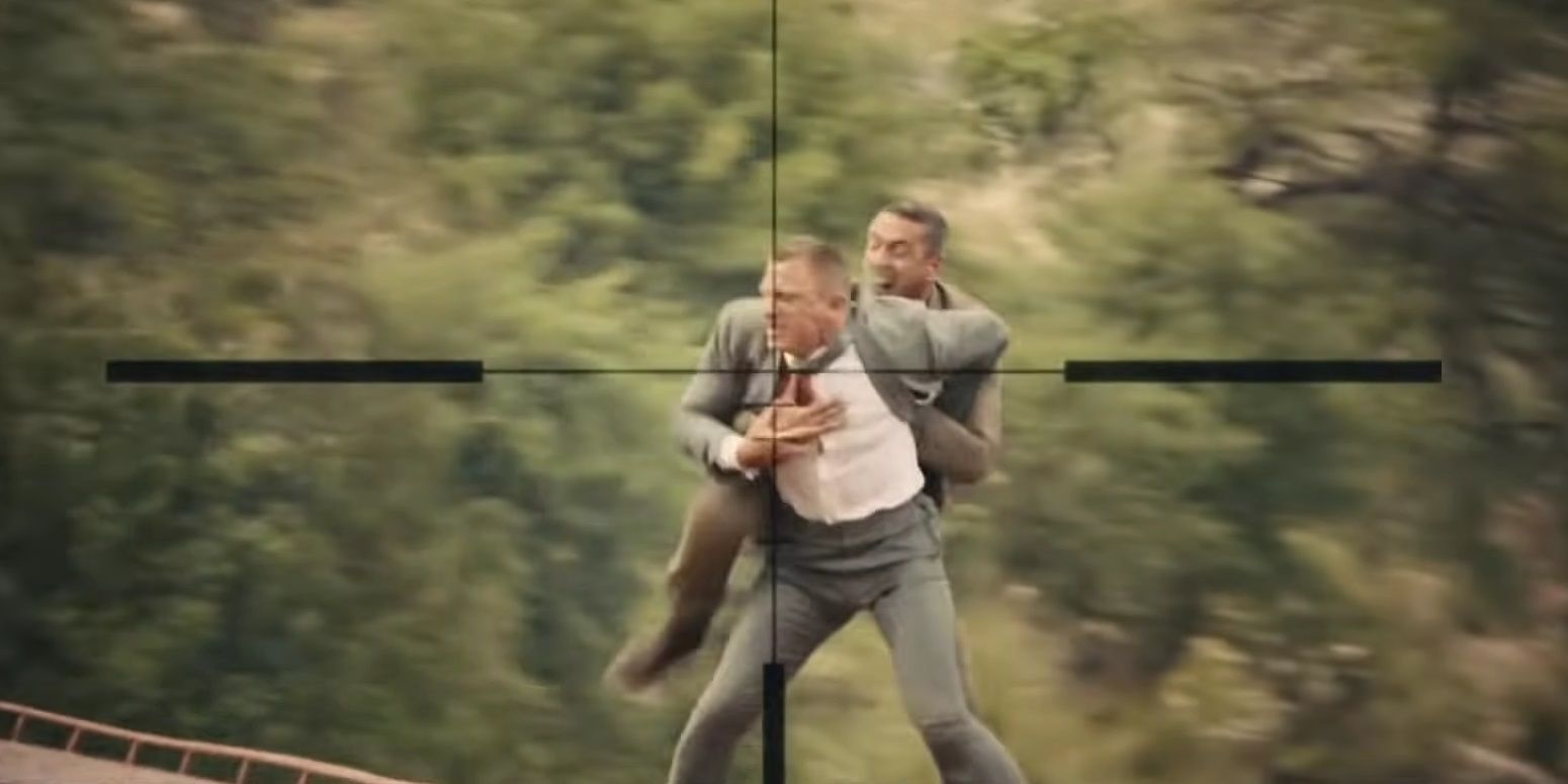 Bond fighting on a train in Skyfall