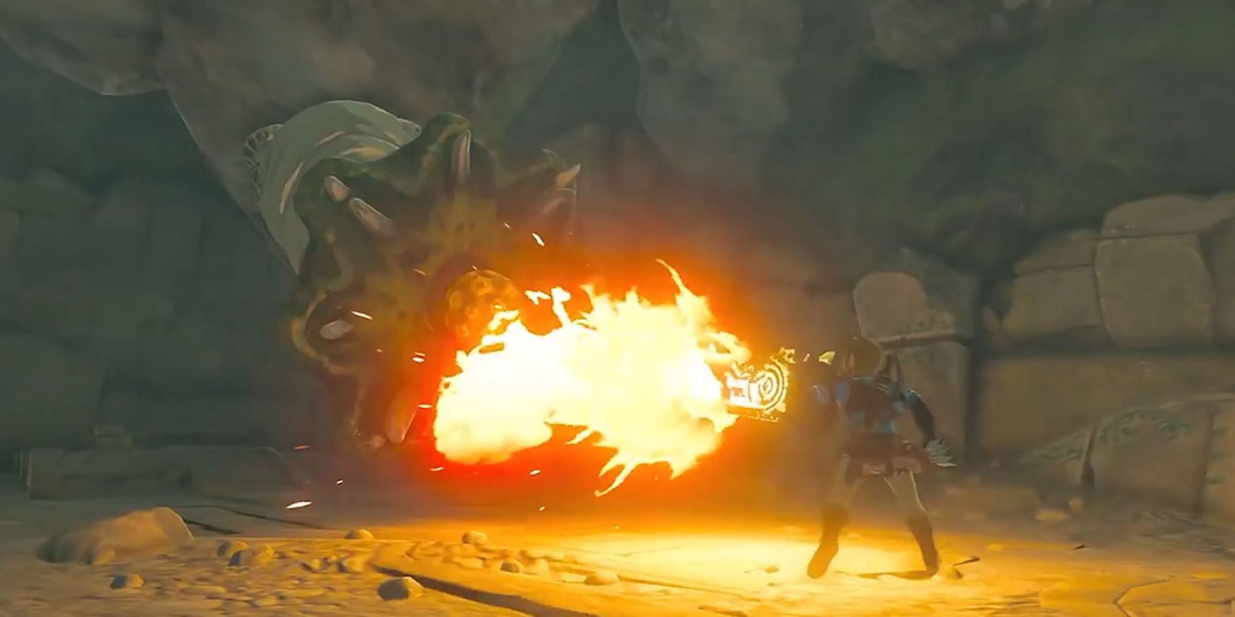 Линк в пещере сжигает червеобразного врага своим огнеметом во время трейлера The Legend of Zelda: Breath of the Wild 2.