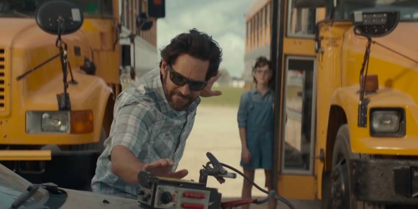 Gary and Phoebe activity a ghost trap from Ghostbusters: Afterlife