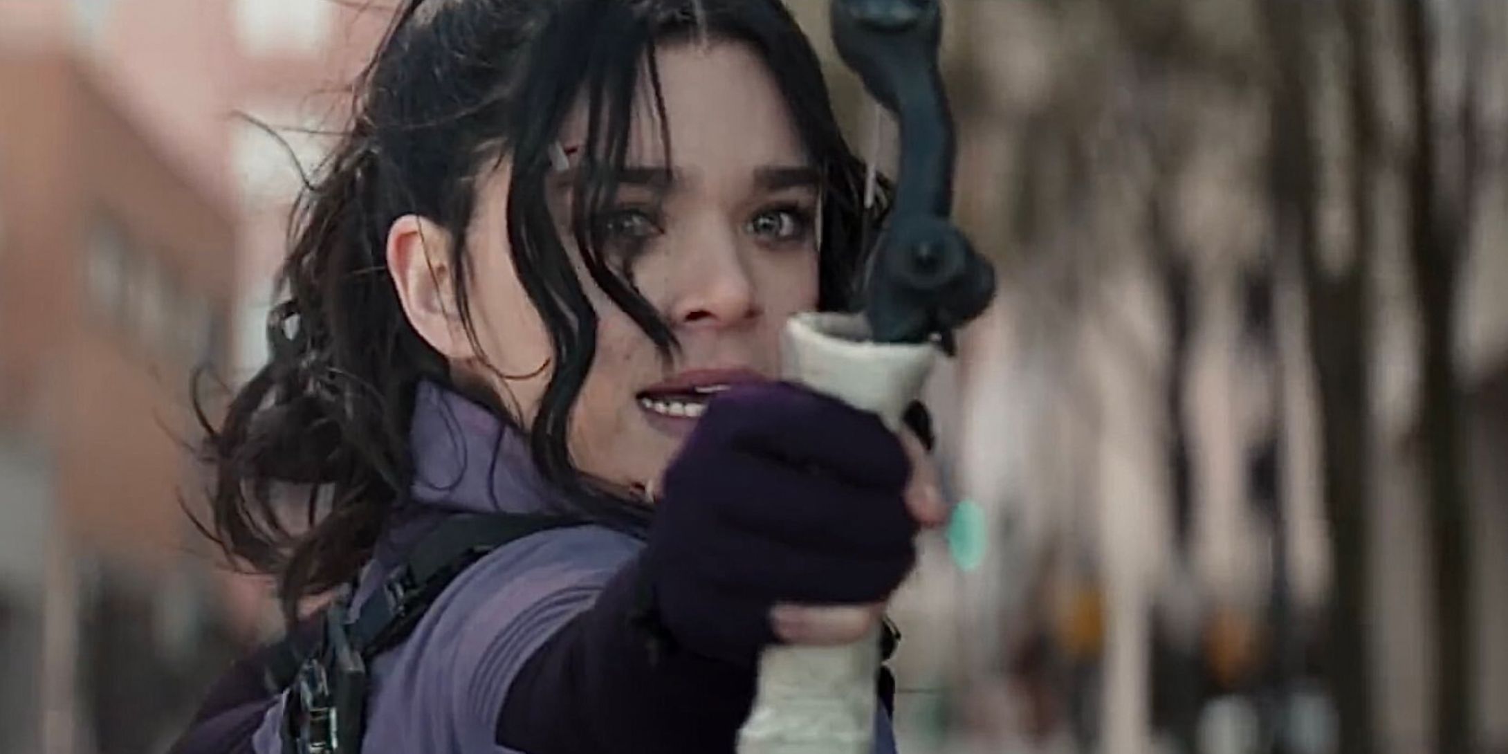 Hailee Steinfeld as Kate Bishop wielding a bow in Hawkeye