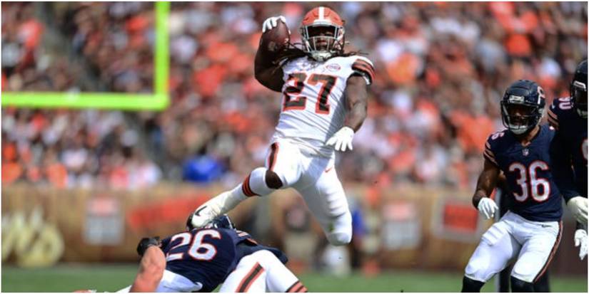 Madden NFL 22 Kareem Hunt Leaps Over Player For Chicago