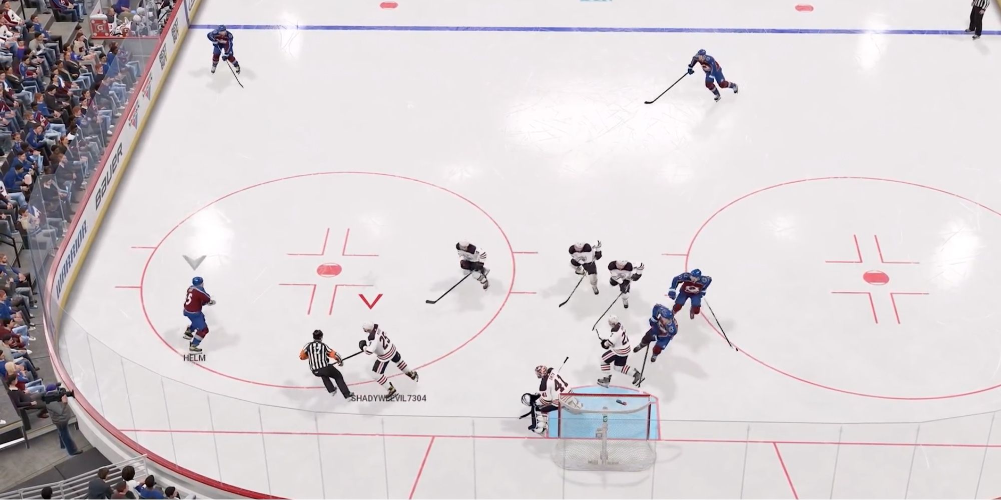NHL 22 - Player passing the puck to his team mate