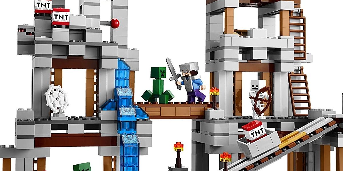 The Mine set with Creeper, skeleton, and Steve Minifigures Minecraft Lego