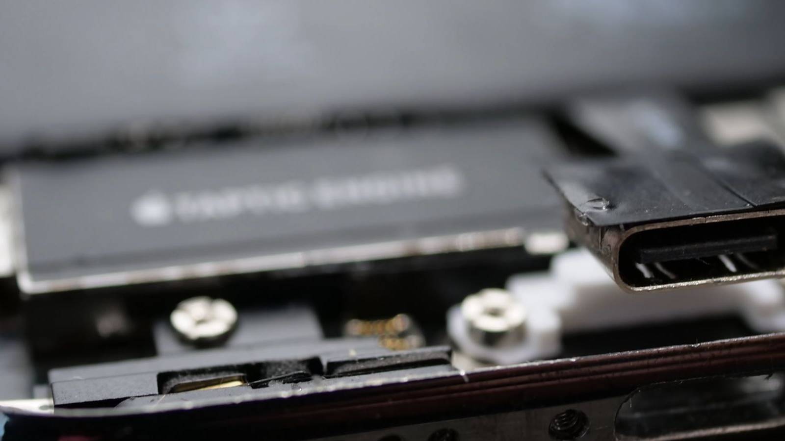 USB-C iphone internals featured