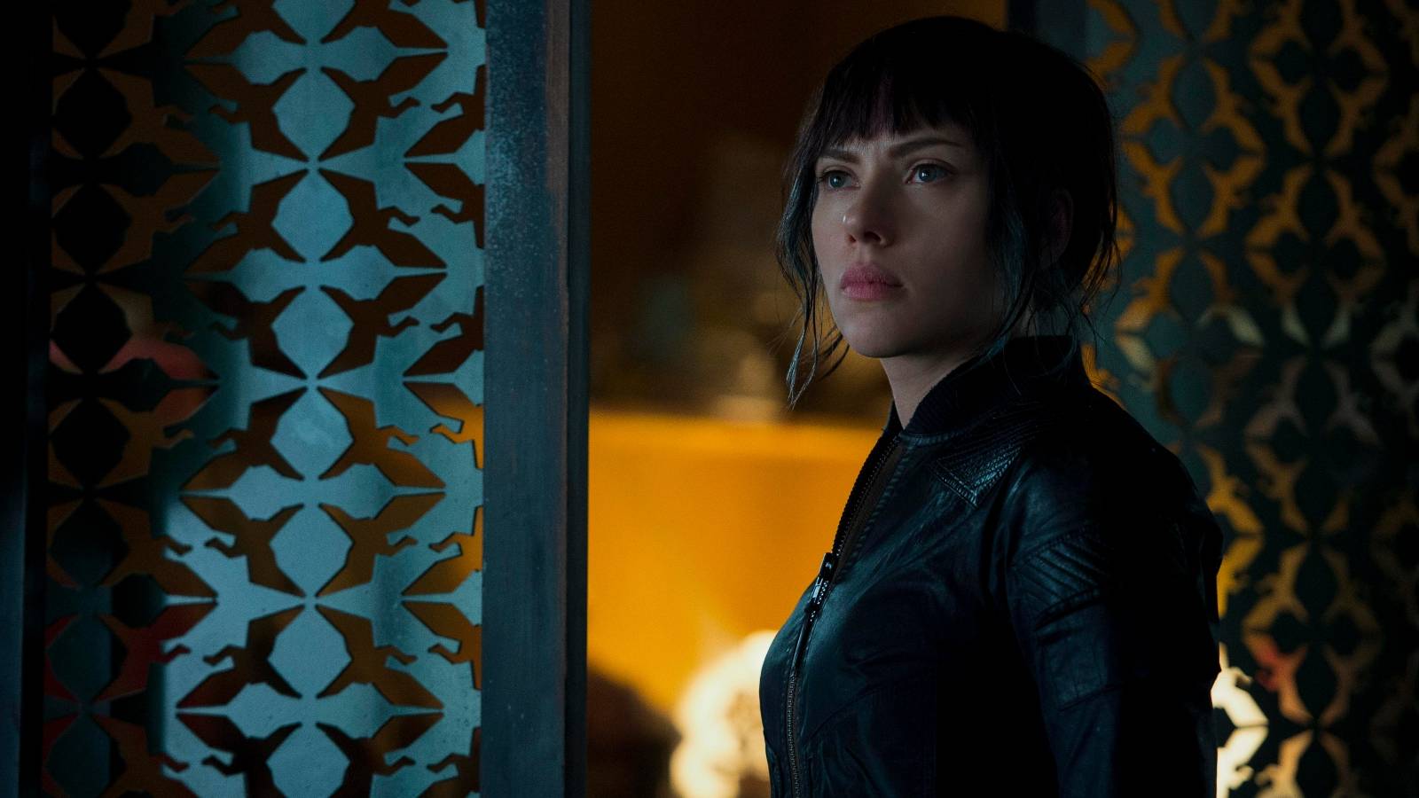 scarlett johanssen in ghost in the shell