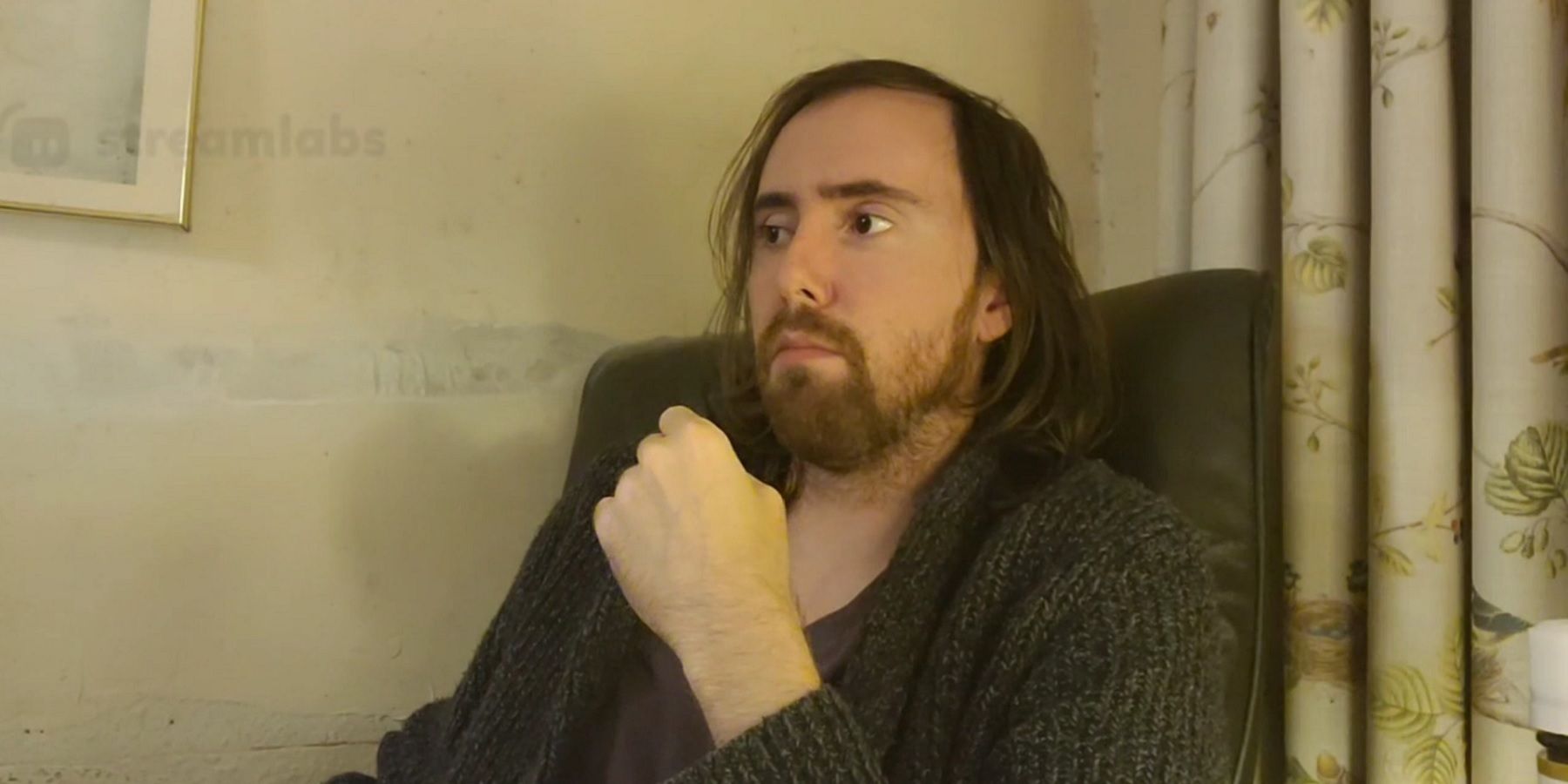 A casual looking Asmongold chatting on his second Twitch channel about Streamlabs.
