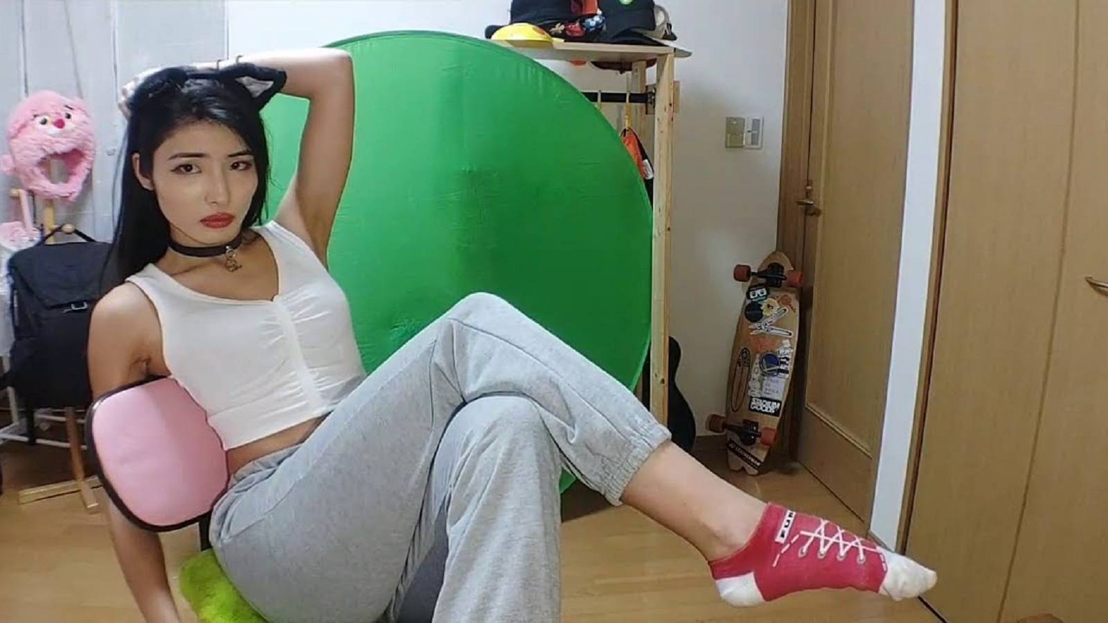 twitch streamer meowko chair feature