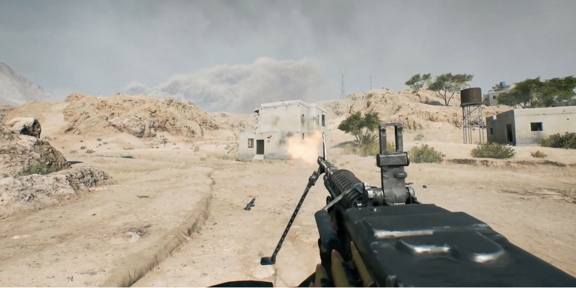 Battlefield 2042 — M60 — игрок стреляет в противника на средней дистанции