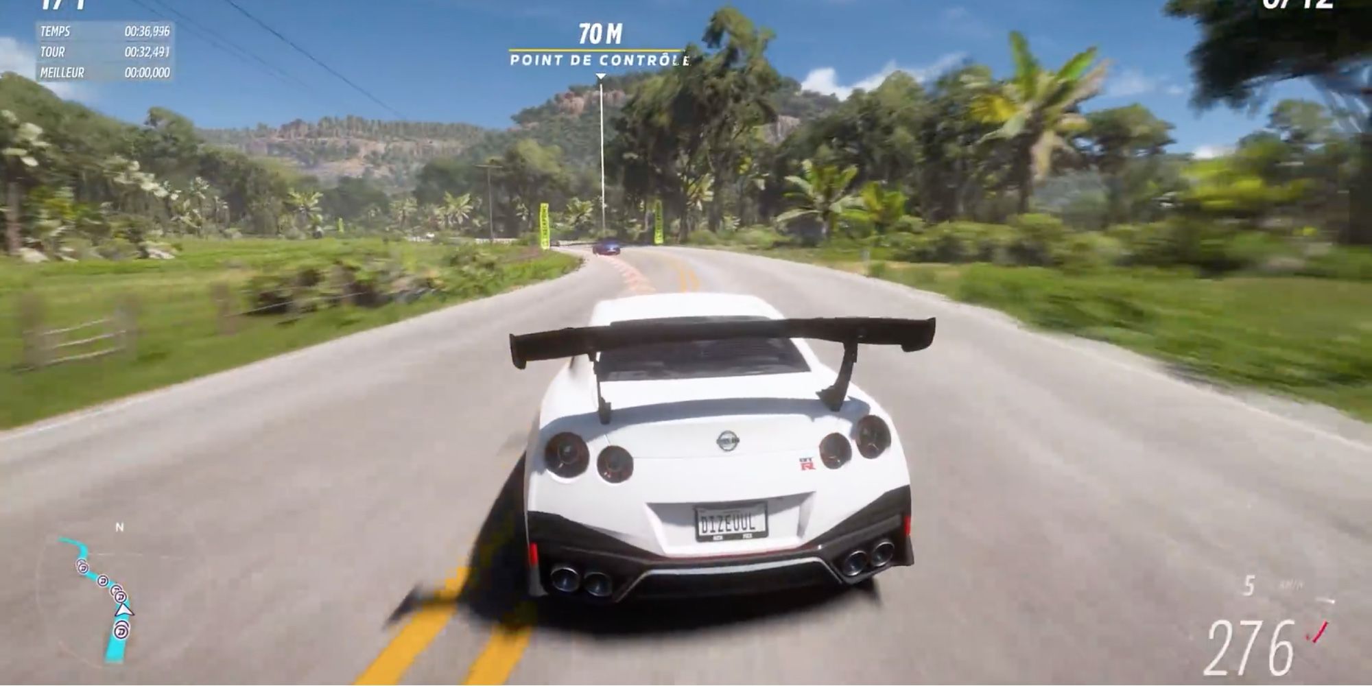 Forza Horizon 5 - Feature - Player drives super car on the streets of Mexico
