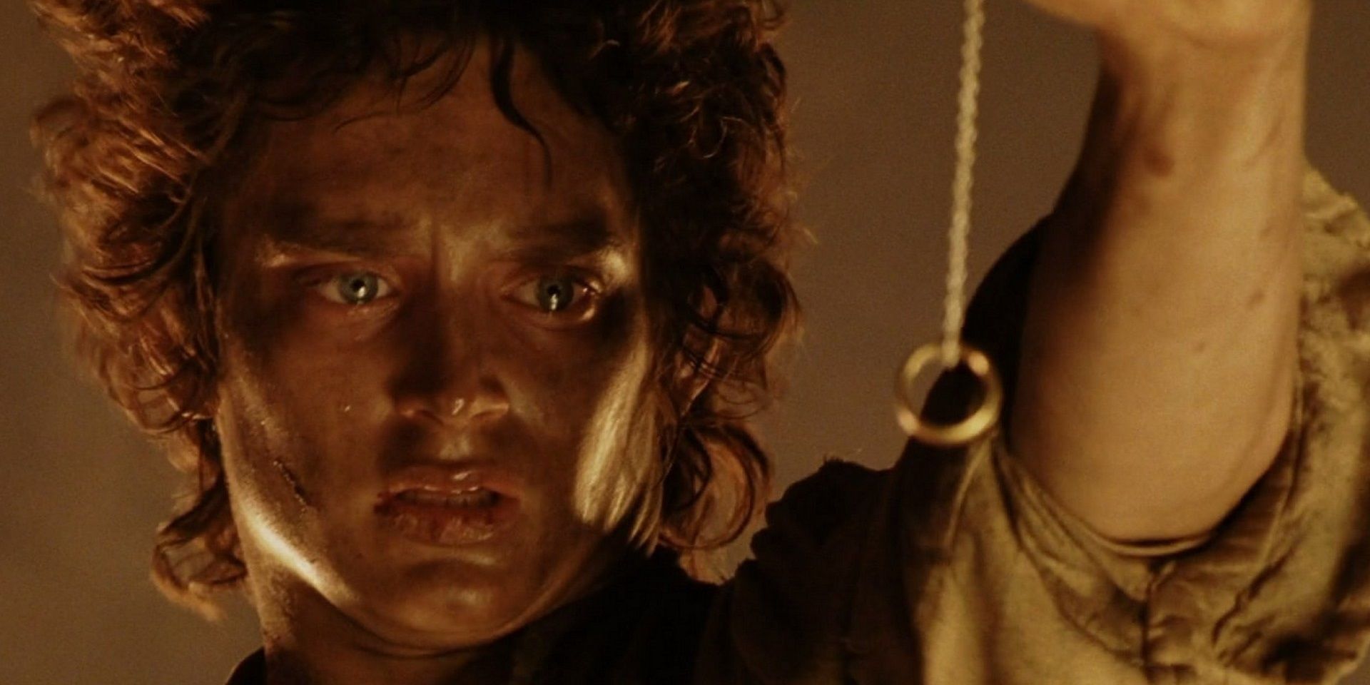 Frodo holding the ring in The Lord of the Rings The Return of the King
