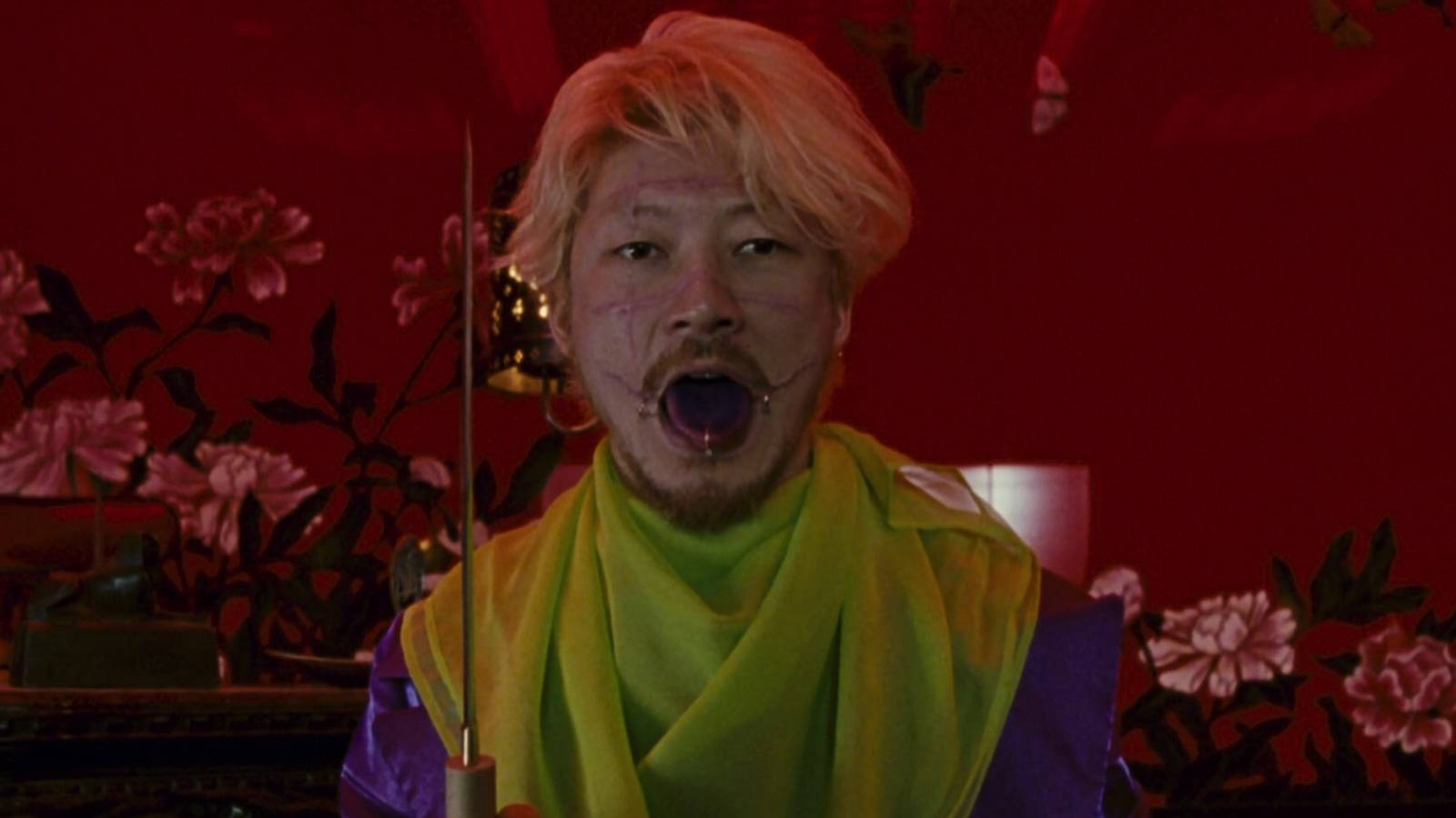 Kakihara holding a knife in Ichi the Killer