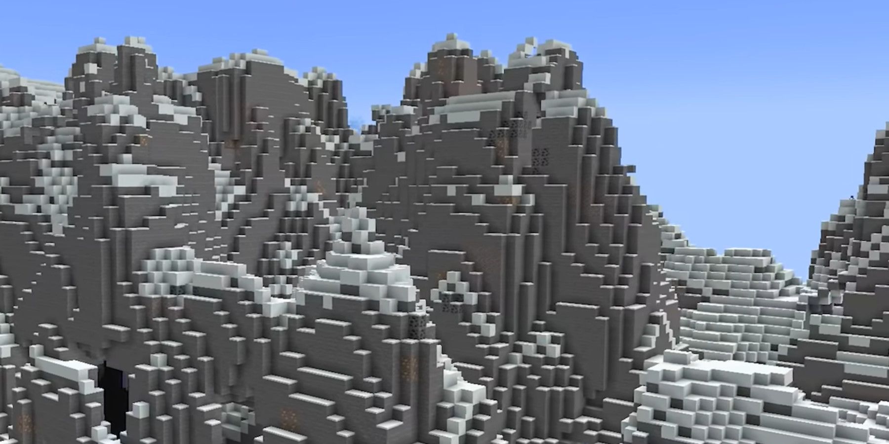 Tall snowy mountains in Minecraft Caves and Cliffs