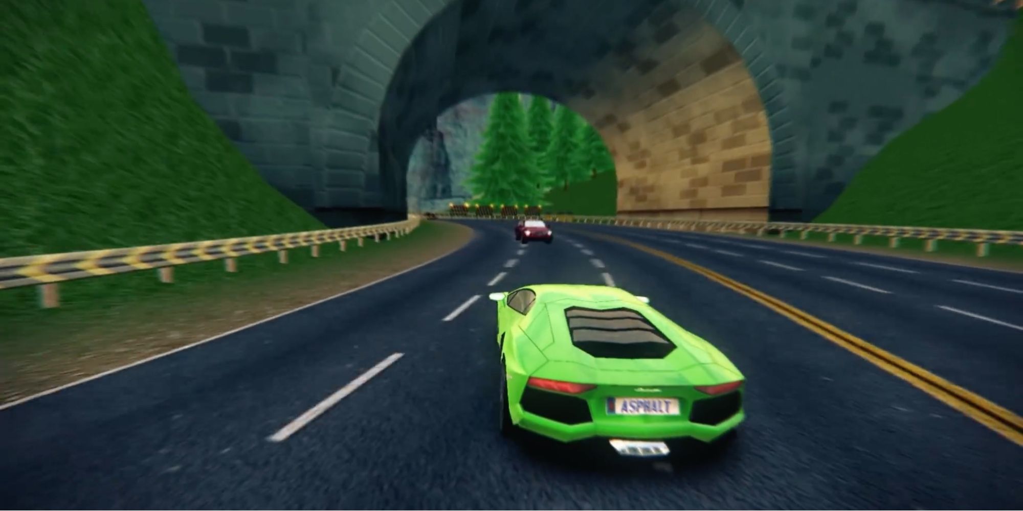 Mobile Racing Games - Player drives through the streets