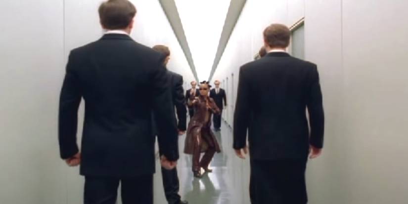 Niobe about to fight multiple Agent Smiths