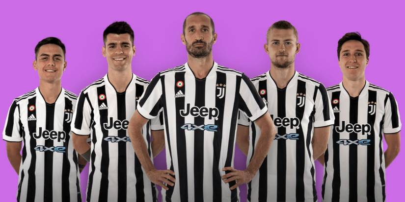 Image of Juventus football team over a purple background.