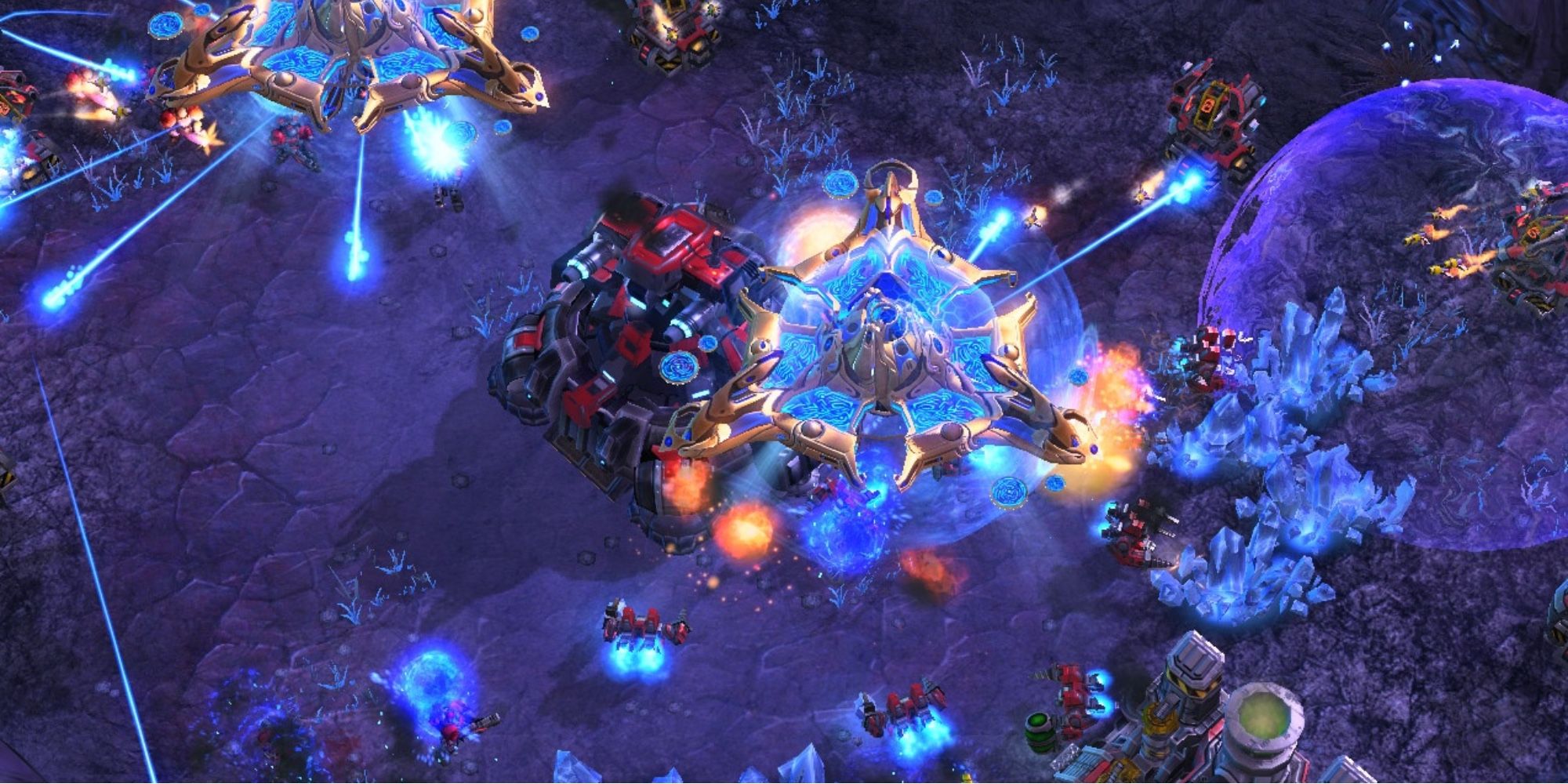 Aged Games Worth Playing in 2022 - StarCraft II - Player attacks enemy with units