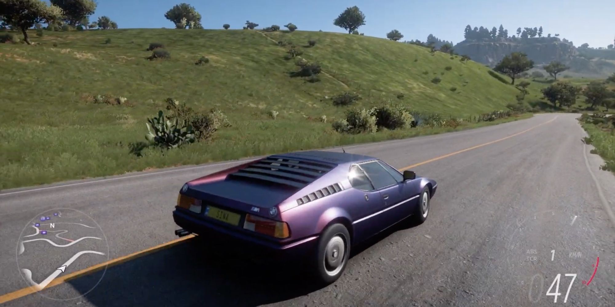Classic Cars in Forza Horizon 5 - BMW M1 - Player drives a purple sports car in Mexico