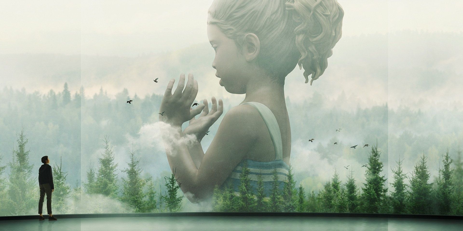 Лили смотрит на большой экран, на котором изображена статуя ребенка Амайи, возвышающаяся над лесом, из шоу Devs.