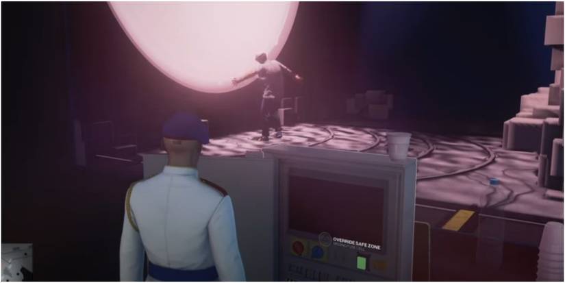 Hitman 3 Agent 47 Electrocutes Marcus Stuyvesant In The Gallery