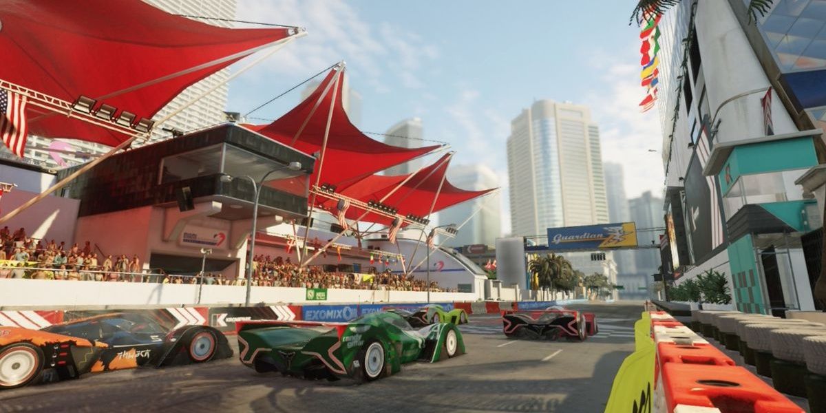 The Global Innovation Race from the Miami level of Hitman 2. Racecars drive past crowds.