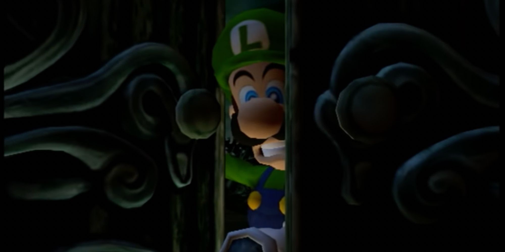 Luigi peeking his head through the door in the opening cutscene of Luigi's Mansion