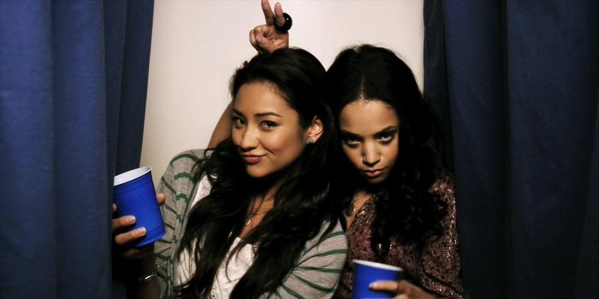 Pretty Little Liars Emily and Maya