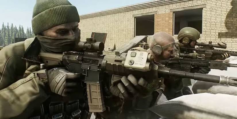 Scavs Pointing Guns In Escape From Tarkov Cropped