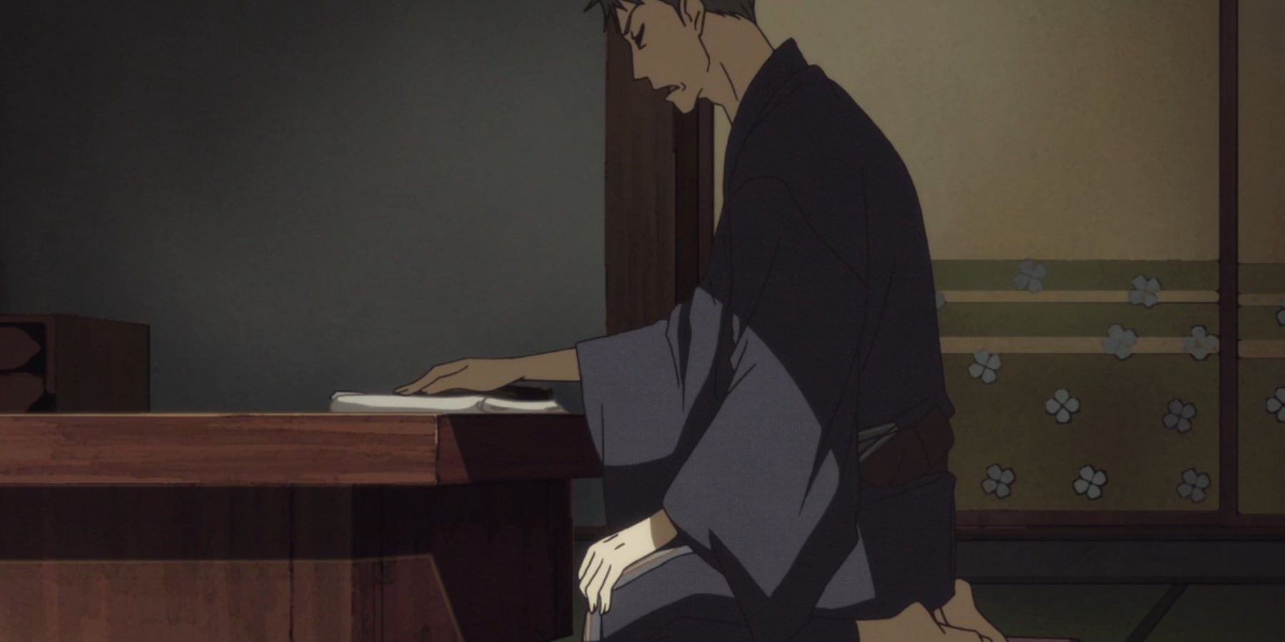 Showa Genroku Rakugo Shinju Yurakutei Yakumo preparing to write