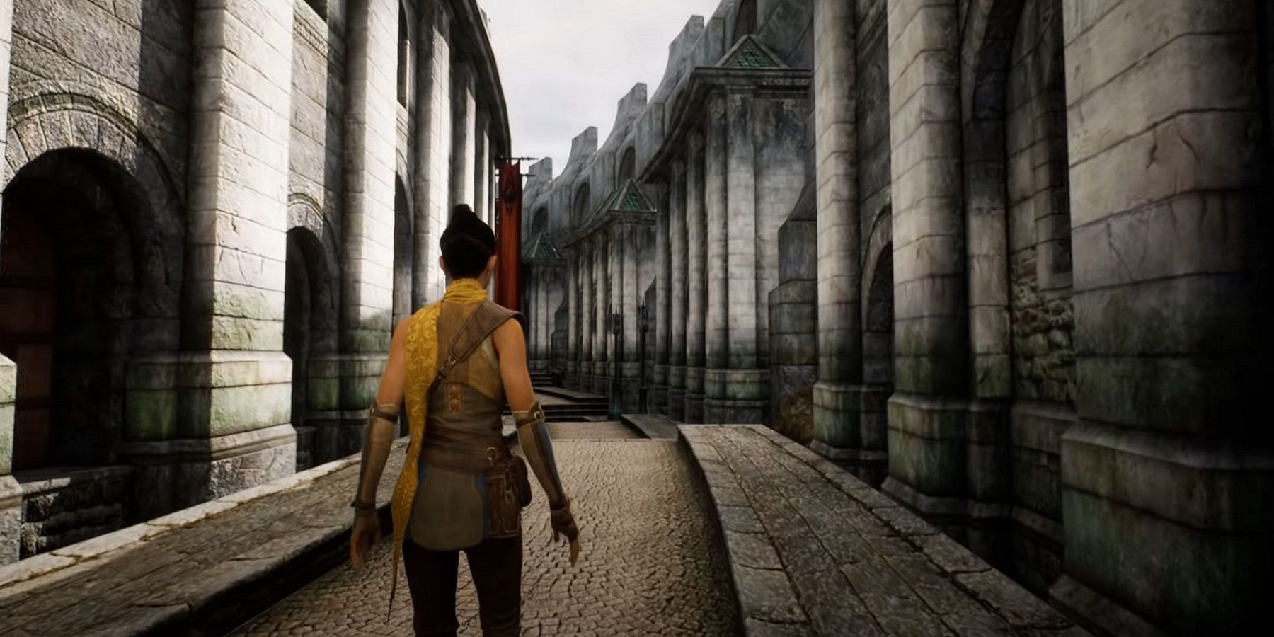 Image from Elder Scrolls 4: Oblivion, showing a player in the Imperial City.