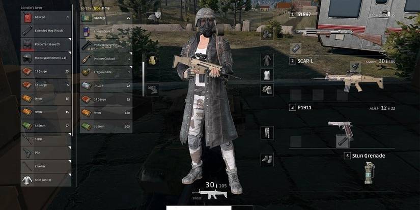 pubg player checking their gear 