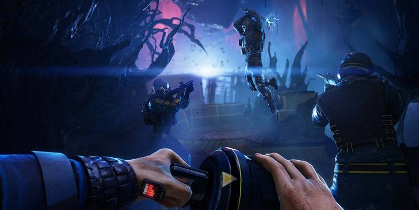 rainbow six player being jumped by alien 