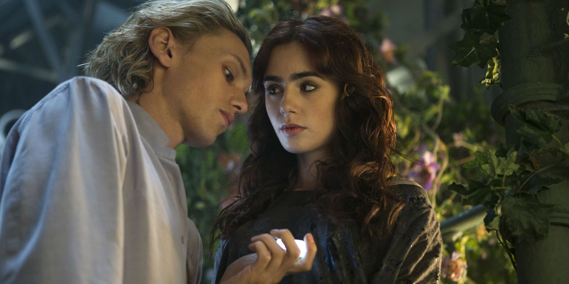 Clary and Jace in Mortal Instruments: City of Bones