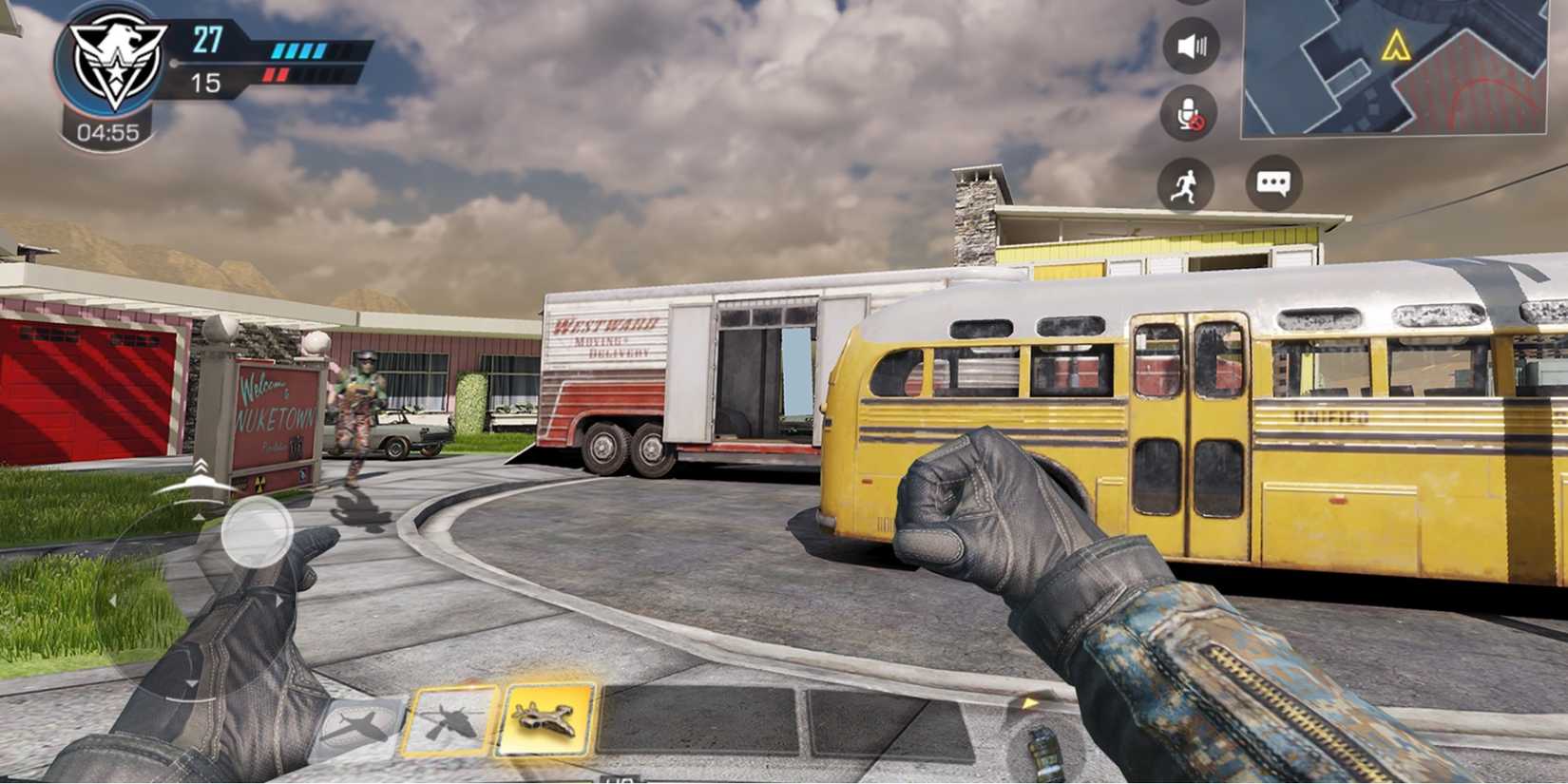 Best FPS Games on Mobile - Call of Duty - Mobile - Player looks around for enemies to punch