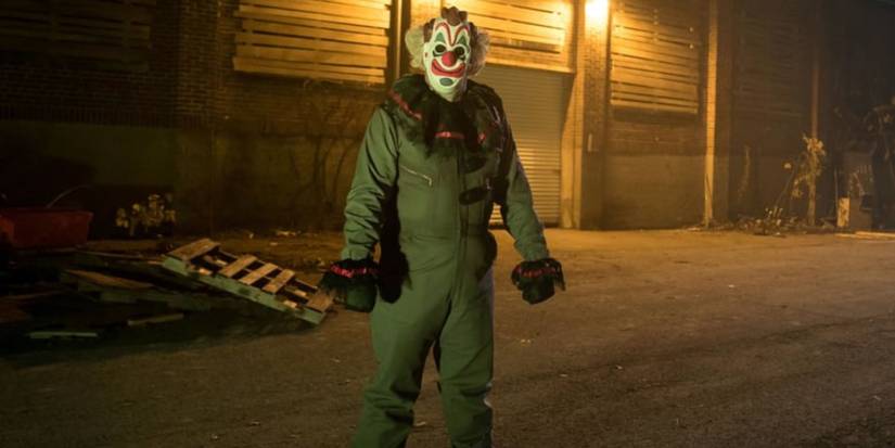 The killer wearing a Clown Mask in Haunt