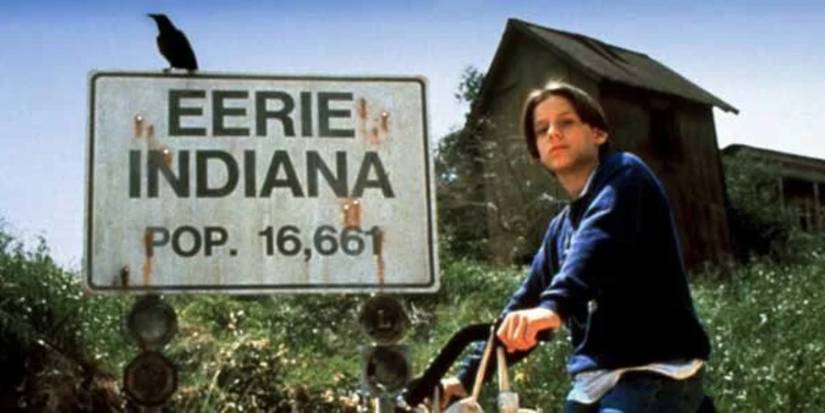 Omri Katz as Marshall on his bike in Eerie, Indiana