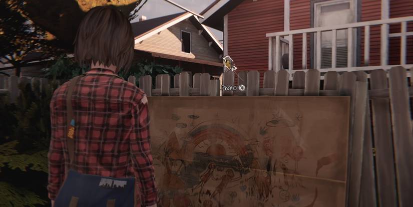 Max looking at a bird on the fence in Chloe's garden, during Episode 3 of Life is Strange