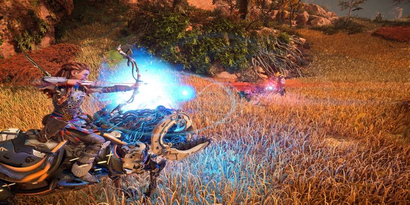 Fighting an enemy in Horizon: Forbidden West