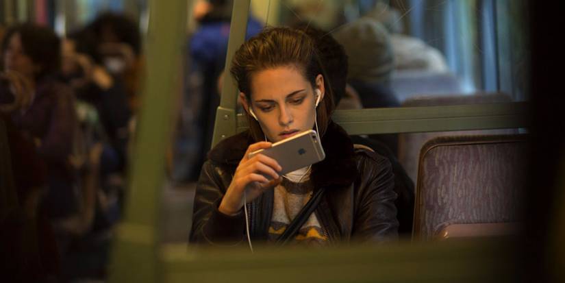 Kristen Stewart Texting In Personal Shopper