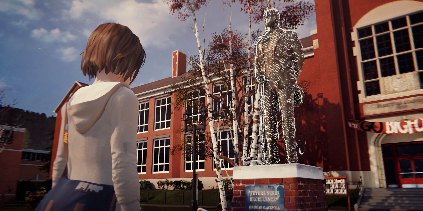 Max in front of Blackwell statue on Campus during Episode 1 of Life is Strange