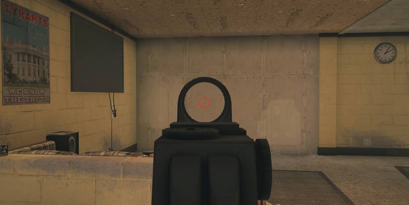Rainbow Six Siege first person view of Russian red dot sight and reticle on Oregon map