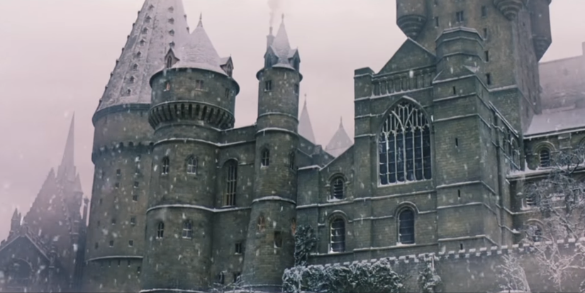 Hogwarts covered in snow, from the Harry Potter film series