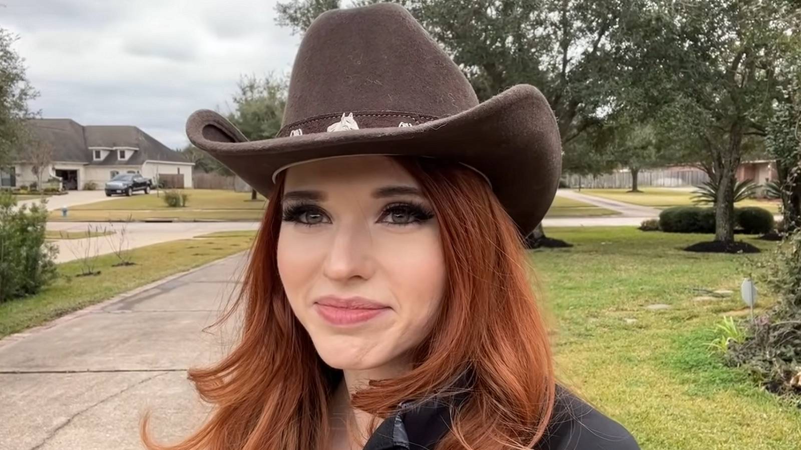 amouranth cowboy hat