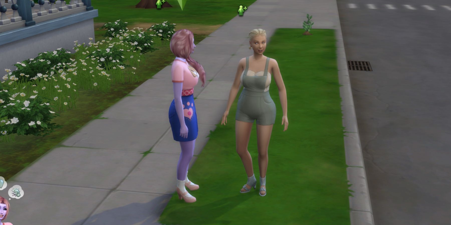 female alien sim talking with normal sim in the sims 4