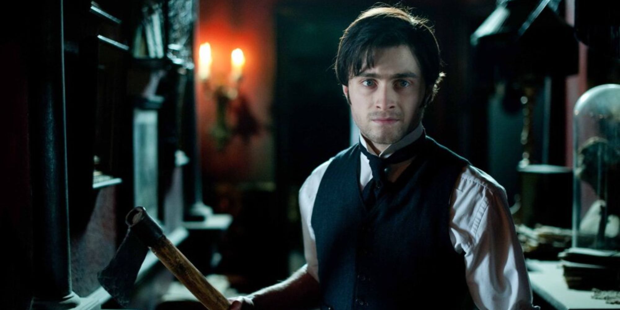 the-woman-in-black-movie-review daniel radcliffe with an ax